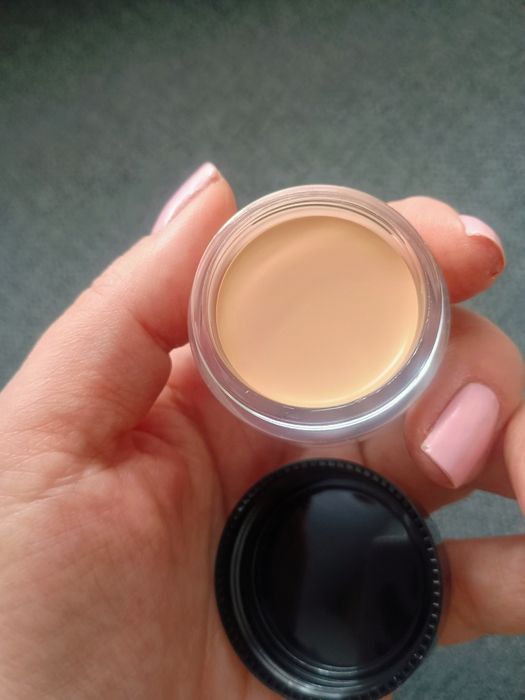 Korektor kryjący Bell w słoiczku nr 2 Vanilla