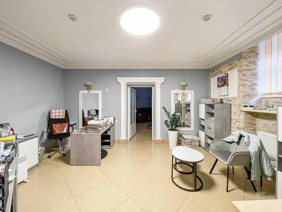 Продаж кутового приміщення неподалік центру Львова. Без комісії