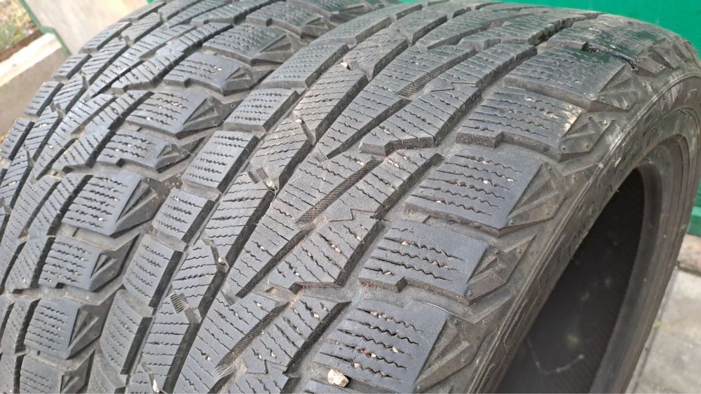 Шини зимові 225 45 R17