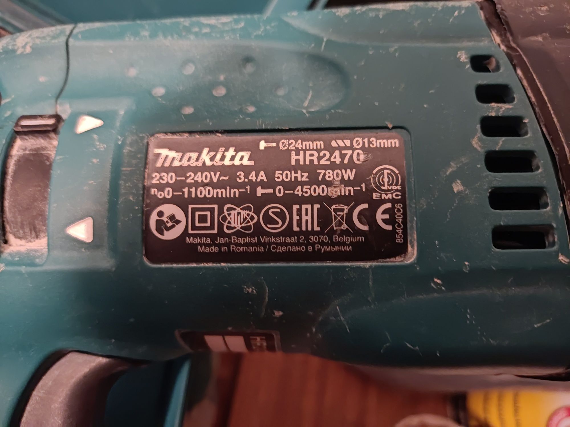 Makita młotowiartarka HR2470