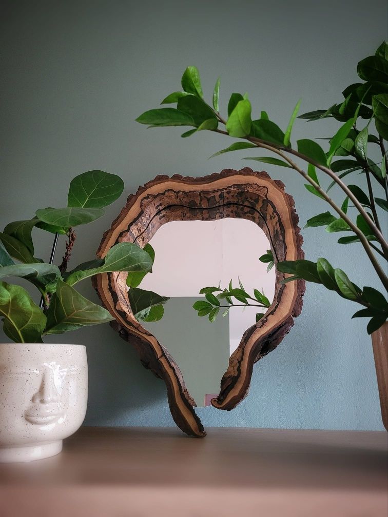 Dekoracyjne lustro w plastrze orzecha włoskiego handmade
