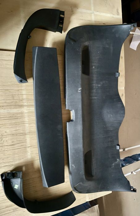 Пластик кришки багажника сітроен с4 б7