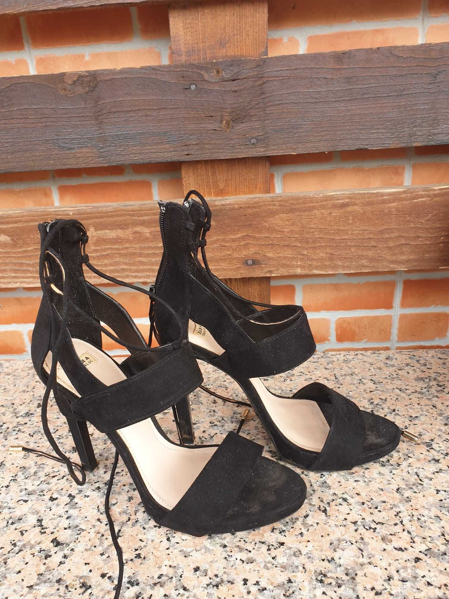 Sapatos altos de Senhora