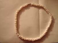 Colares feitos com conchas