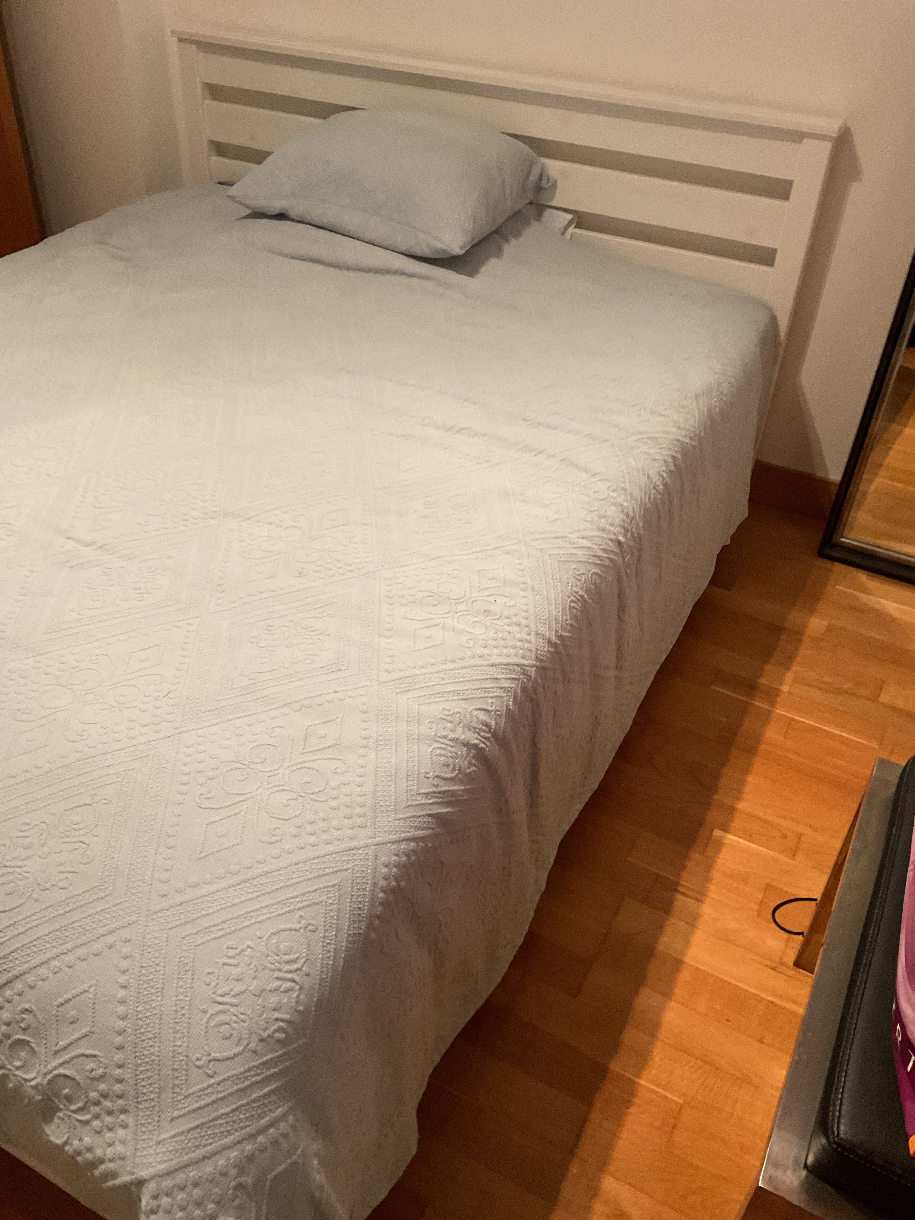 Cama de Casal + Estrado + Colchão