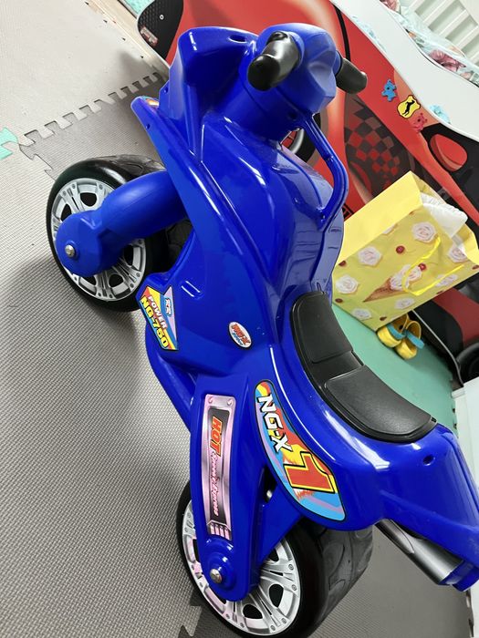 Motor dziecięcy  czerwony biegowy jeżdzik