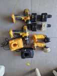 Sprzedam dwa zestawy Dewalt dc745 wkrętarki  dw904 latarki de9116