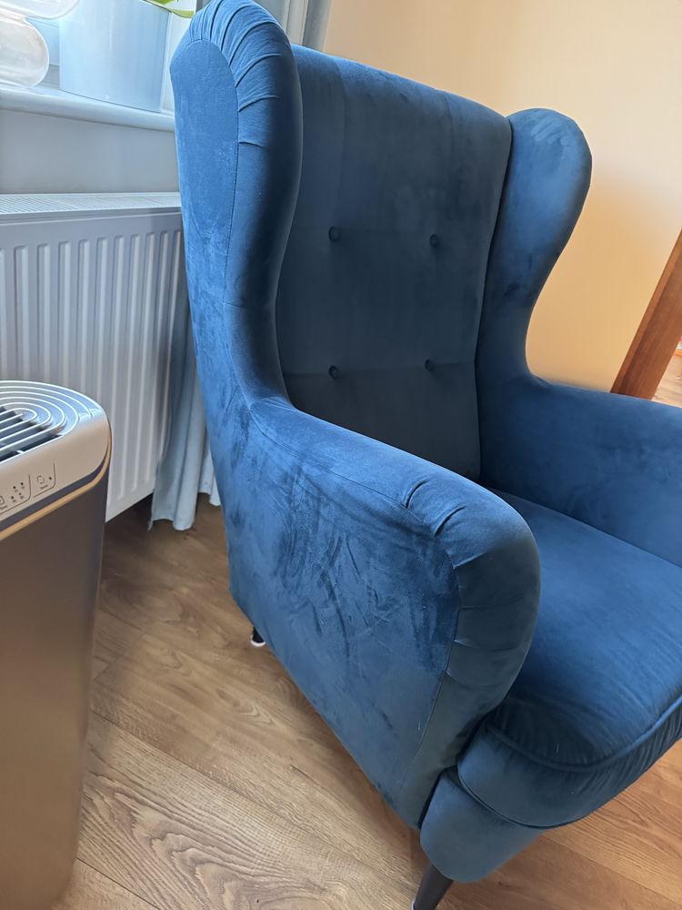 piekny welurowy fotel uszak Agata Meble Oskar