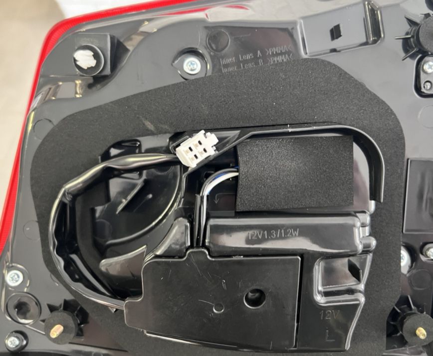 Задние фонари OEM Toyota Land Cruiser 200 2016-2022 стопы оптика