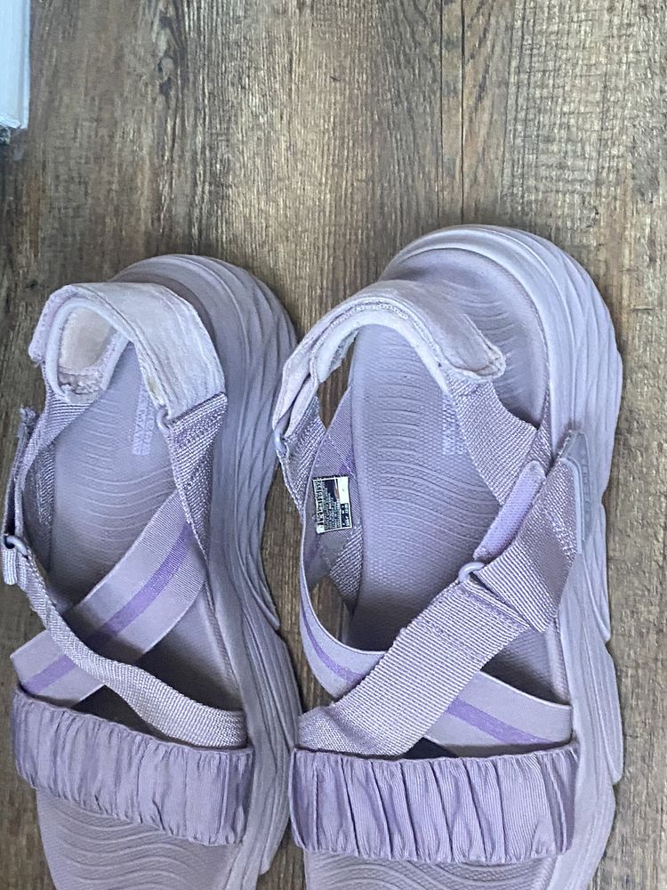 Босоножки skechers лавандового цвета