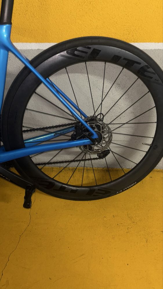 Bicicleta Estrada em Carbono Giant Advanced 1