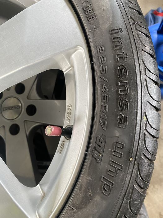 Felgi dezent 17 z oponami sava 225/45 et 45