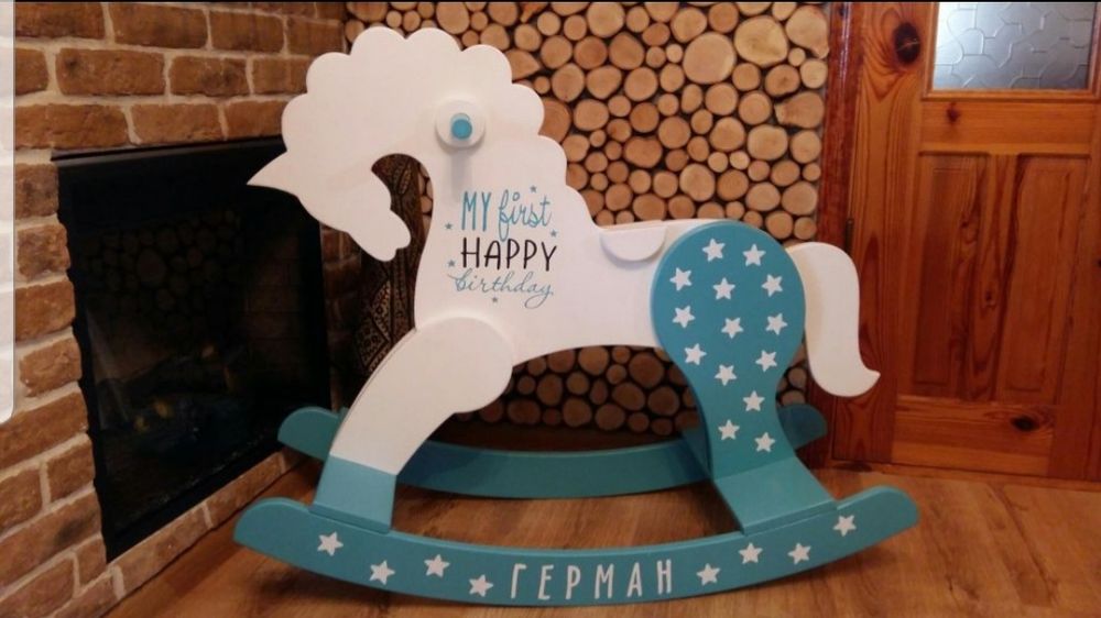 Продам деревянную лошадку/ декор на годик