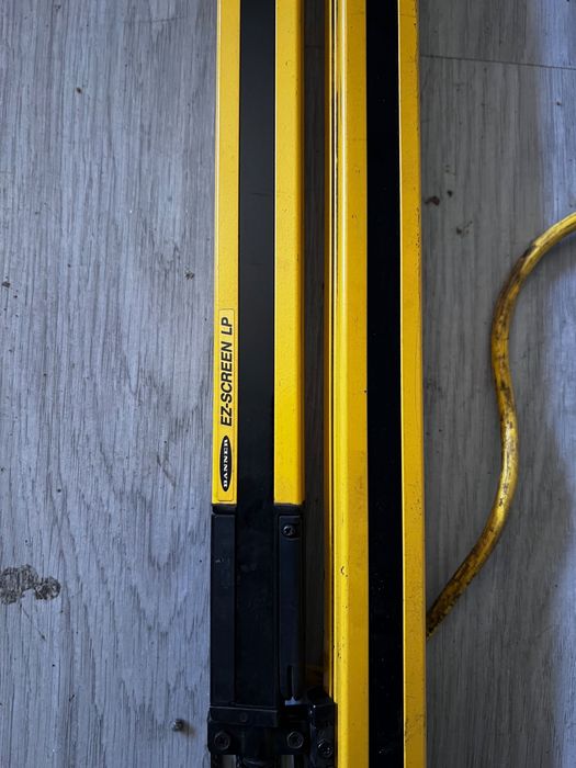 Kurtyna świetlna Banner SLPE25-1390P8 z SLPE25-970P8