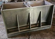 Automat paszowy dla tucznika dwustronny, 2x4, osiem stanowisk,