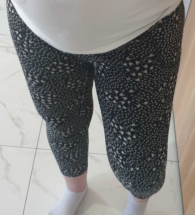 Czarne getry we wzory