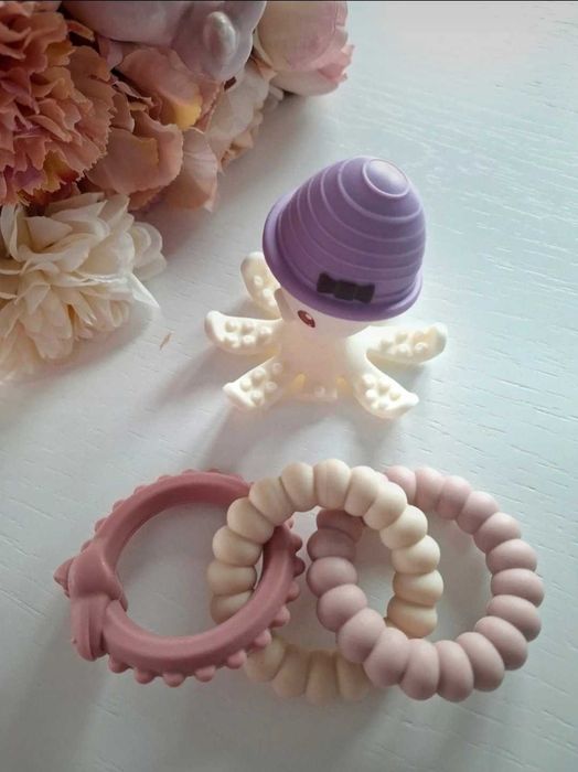 Mombella Gryzak zabawka ośmiornica z wypustkami