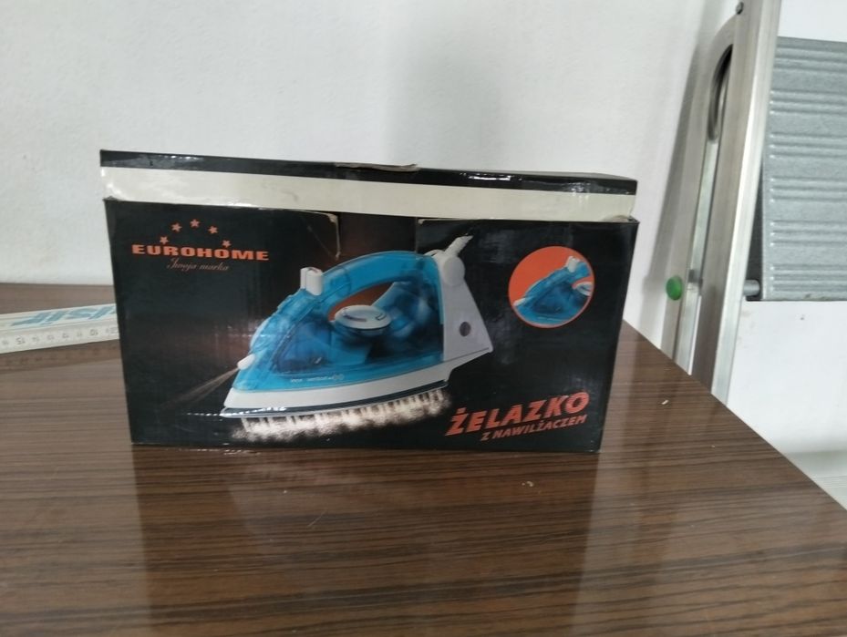 Żelazko parowe, nieużywane.