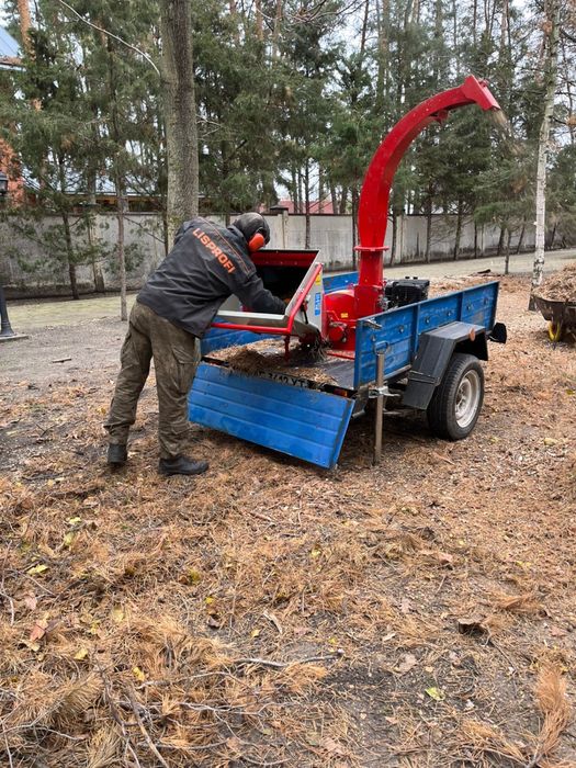 Дробление веток в щепу уборка территории