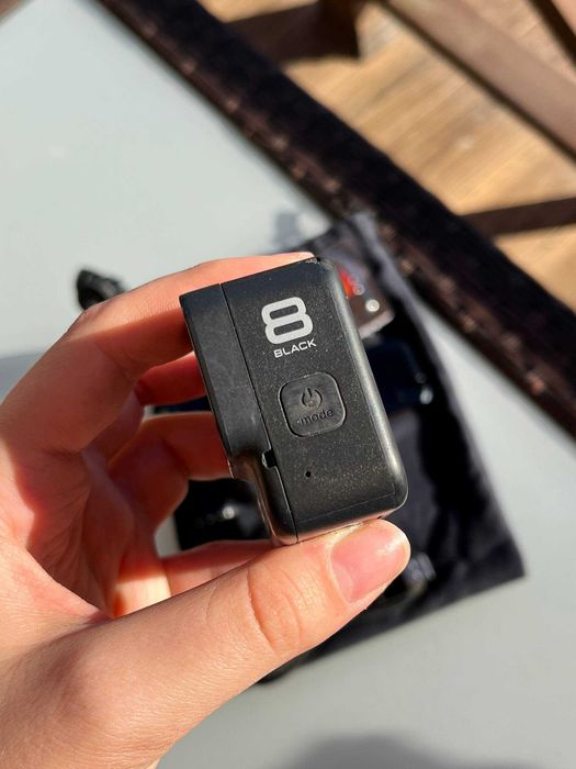 Екшн-камера GoPro Hero 8 з картою пам'яті в подарунок.