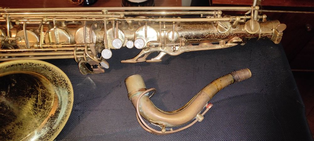 Саксофон тенор Maxtone + Мундштук Meyer 7