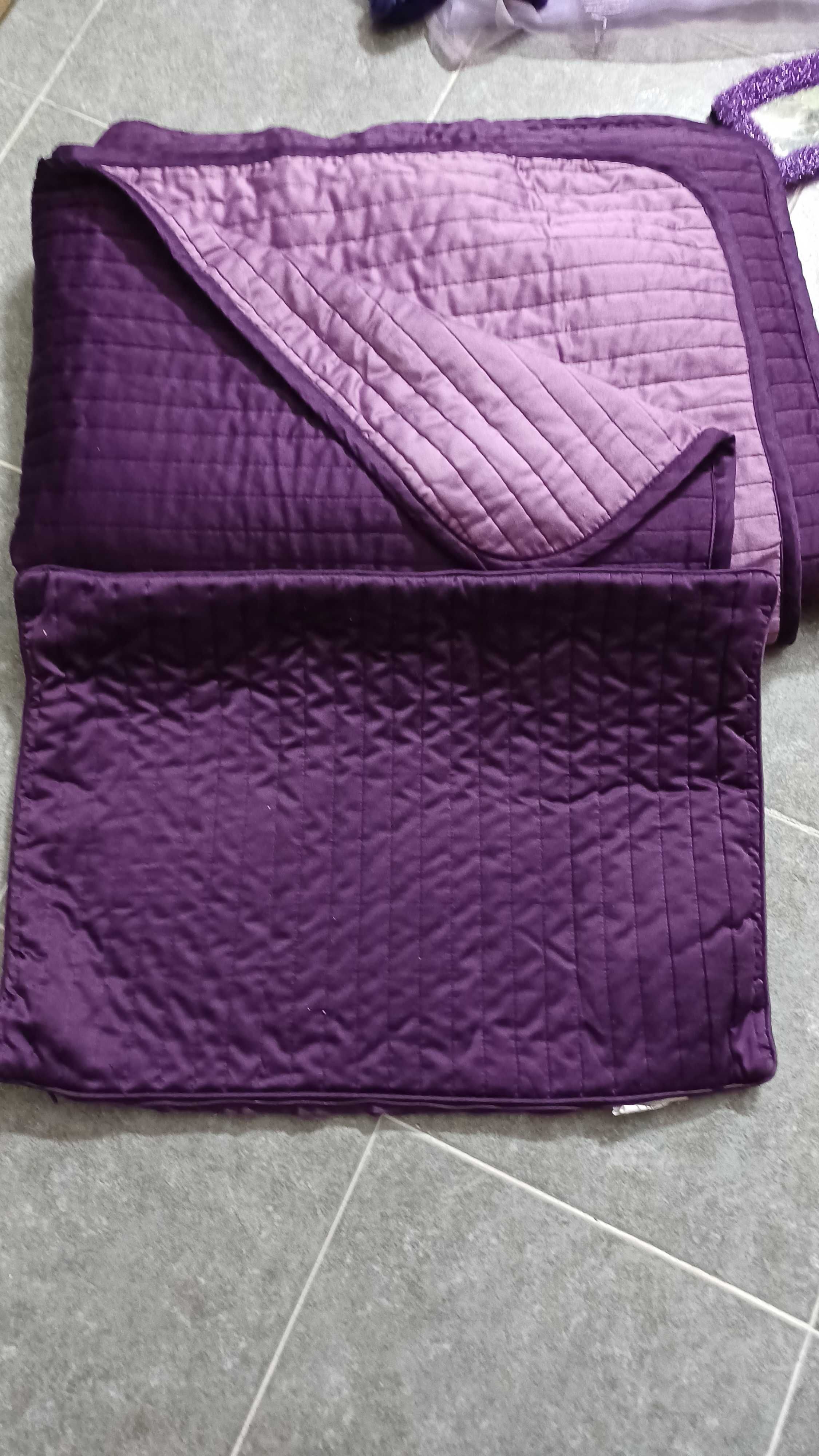 Conjunto de quarto roxo