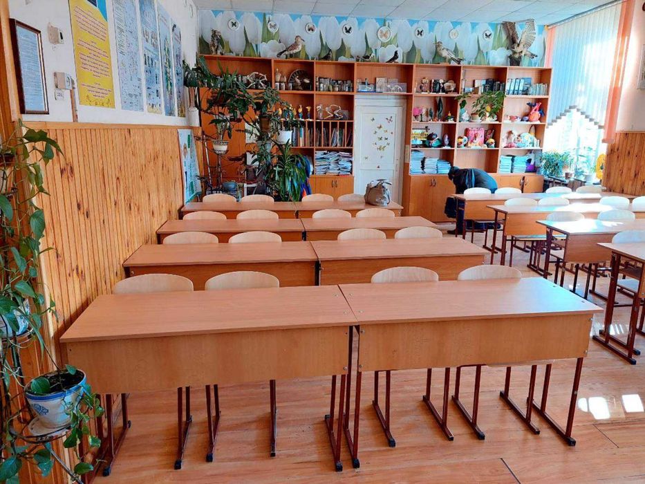 меблі для навчальних закладів/ремонт/заміна (парти, стільчики)