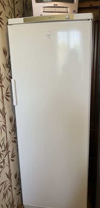 Продам морозильную камеру Indesit