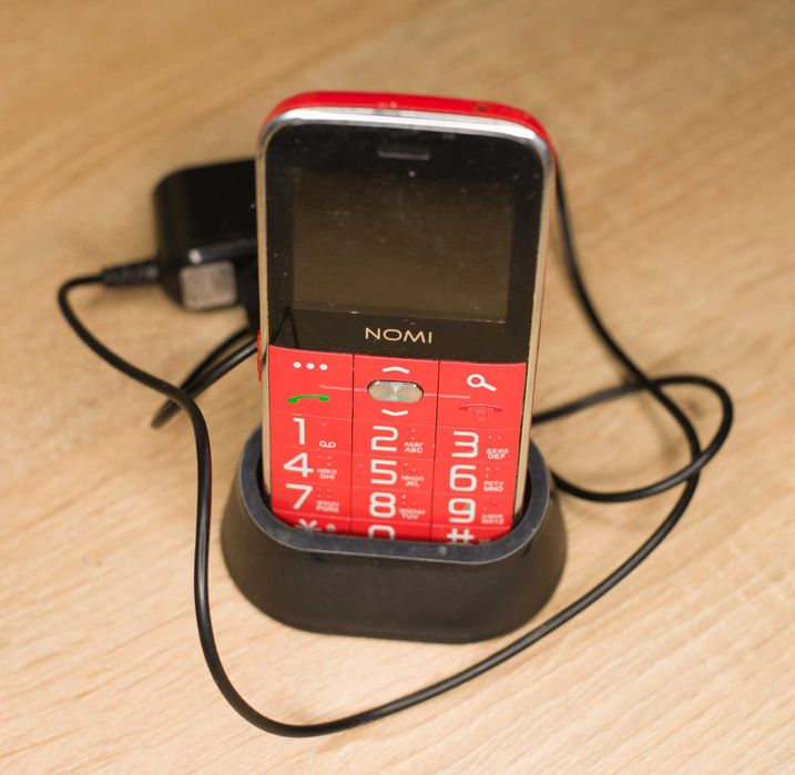 Мобільний телефон Nomi i220 червоний