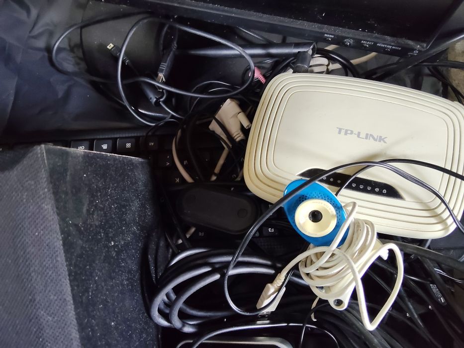 Witam sprzedam komputer stacjonarny z głośnikami i kamerka