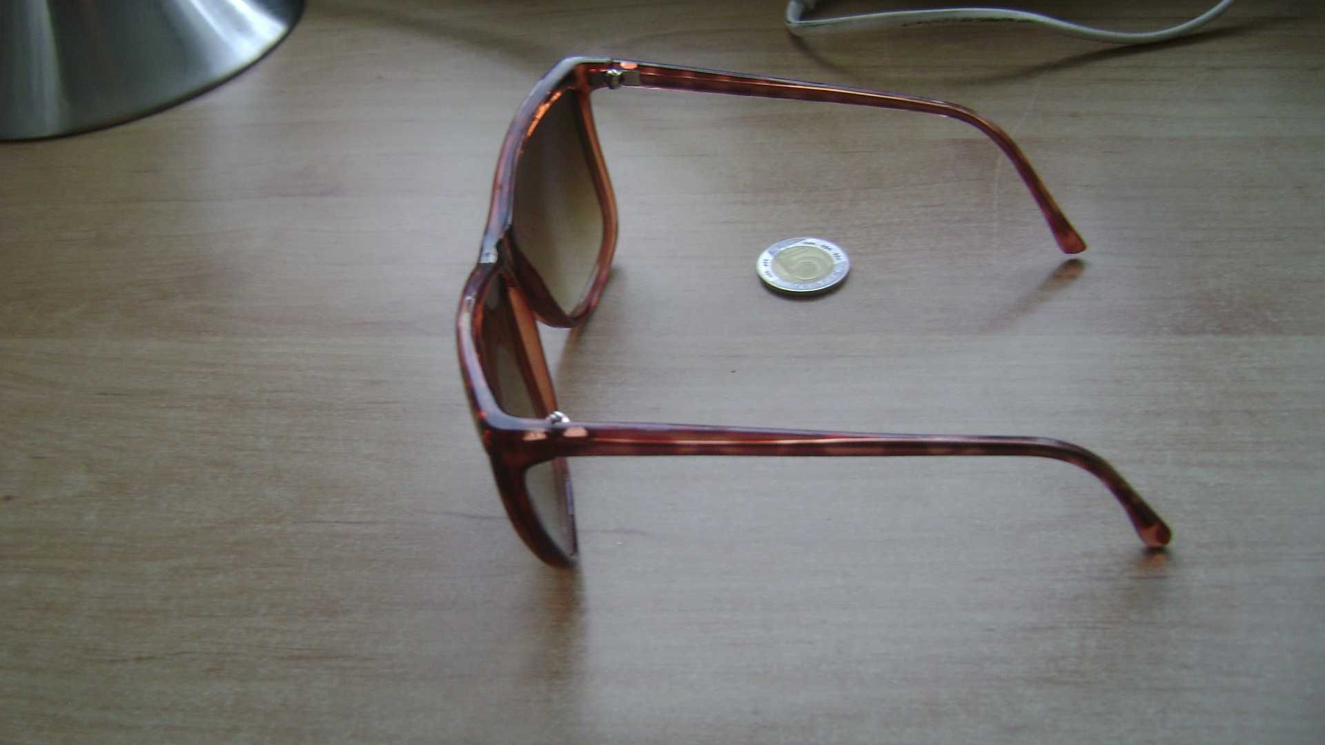 Starocie z PRL - Okulary przeciwsłoneczne COBRA damskie, rozstaw 13 cm
