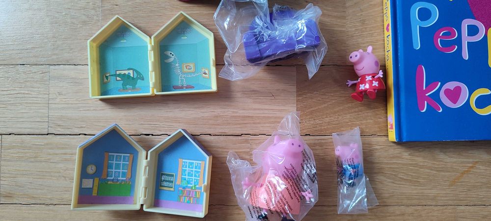 Zestaw Świnna Peppa Pig, figurki NOWE, książka dotykowa sensoryczna