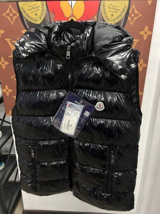 ЦІНА БУЛА 4000!Чоловіча брендова ЖИЛЕТКА MONCLER чорна безрукавка лак