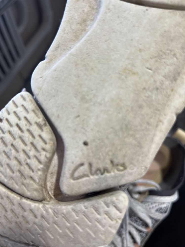 Продам кросівки Clarks