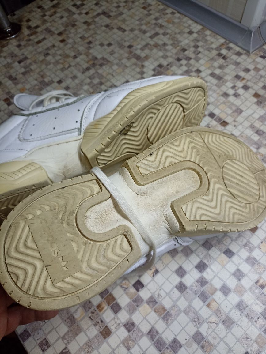 Кроссовки Adidas .Кожа.45 размер