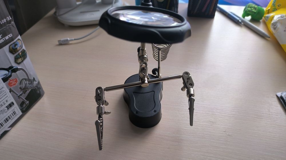 Третя рука для паяння