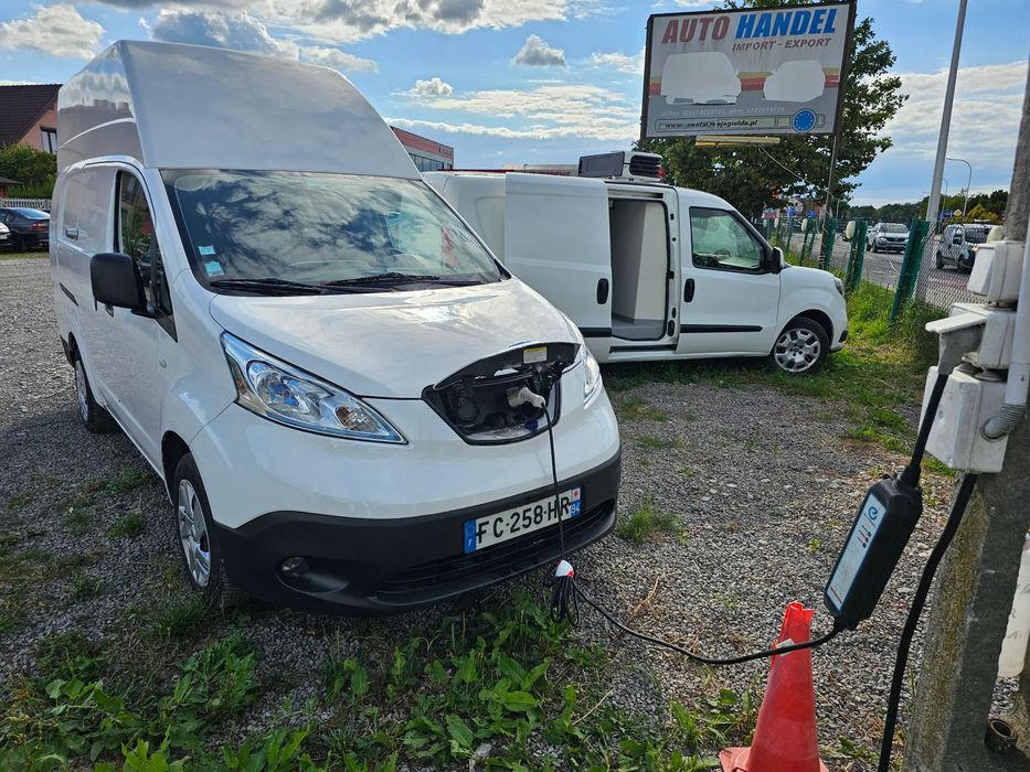 Nissan E-NV200  MAXI L2H2  40 KVH  33900 plus podatek  zasieg 250 km klima kamera
