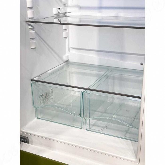 Холодильник MIele KFN 29042 green Зелено скло - зеленое стекло