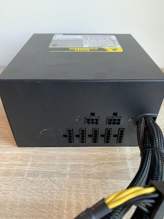 Блок живлення Corsair HX520W