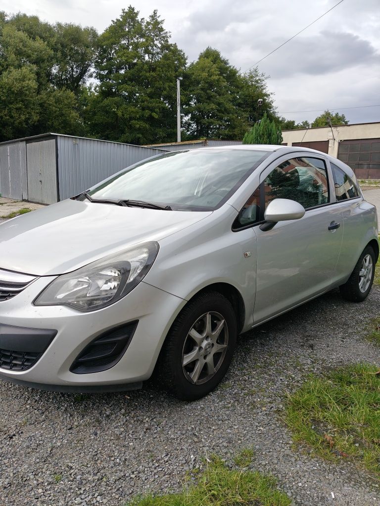 Opel Corsa D 1.0 w dobrym stanie