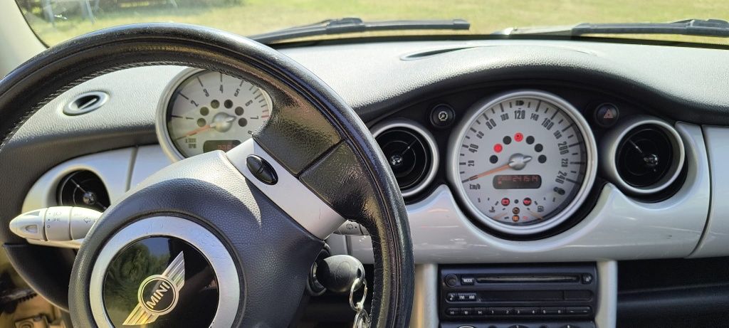 Mini Cooper 1.6 benzyna