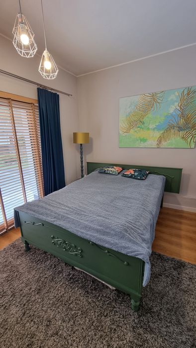 Łóżko drewniane vintage kolor zielony pod materac 140×200 cm