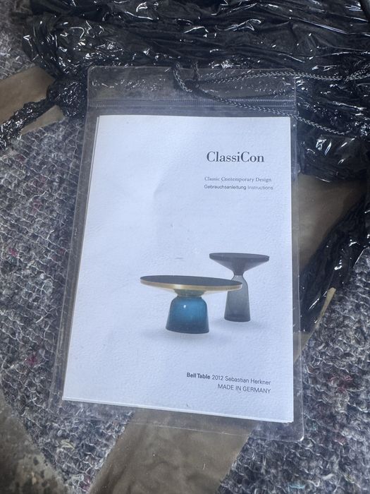 Bell ClassiCon stylowy szklany stolik by Sebastian Herkner