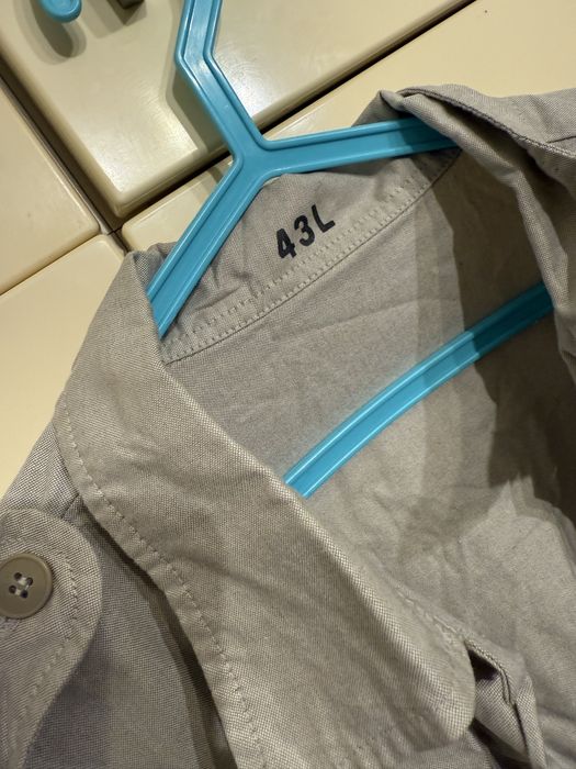 długa koszula w stylu wojskowym Wojskowa koszula w kolorze