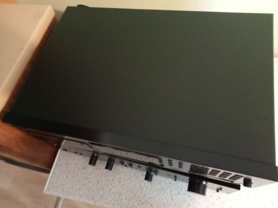 CD Kenwood model DP 6020