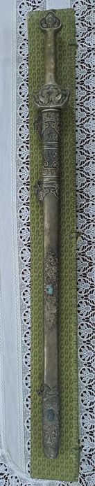 Espada prateada muito antiga