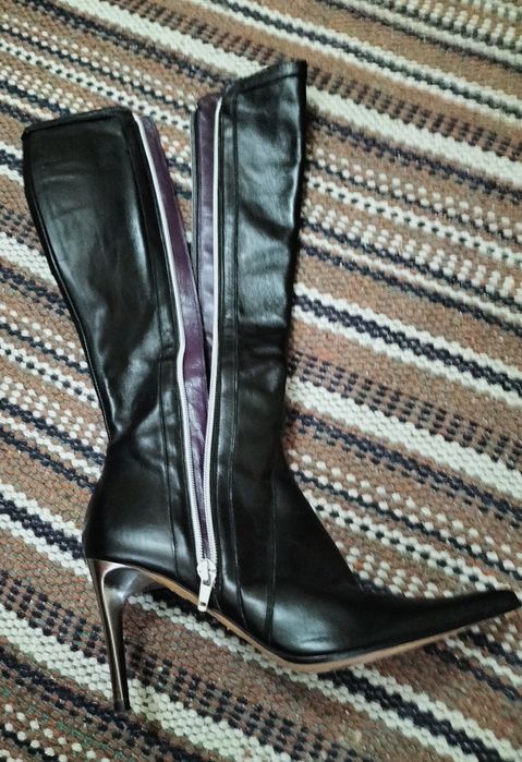 Botas salto agulha de metal Silva Rebatto