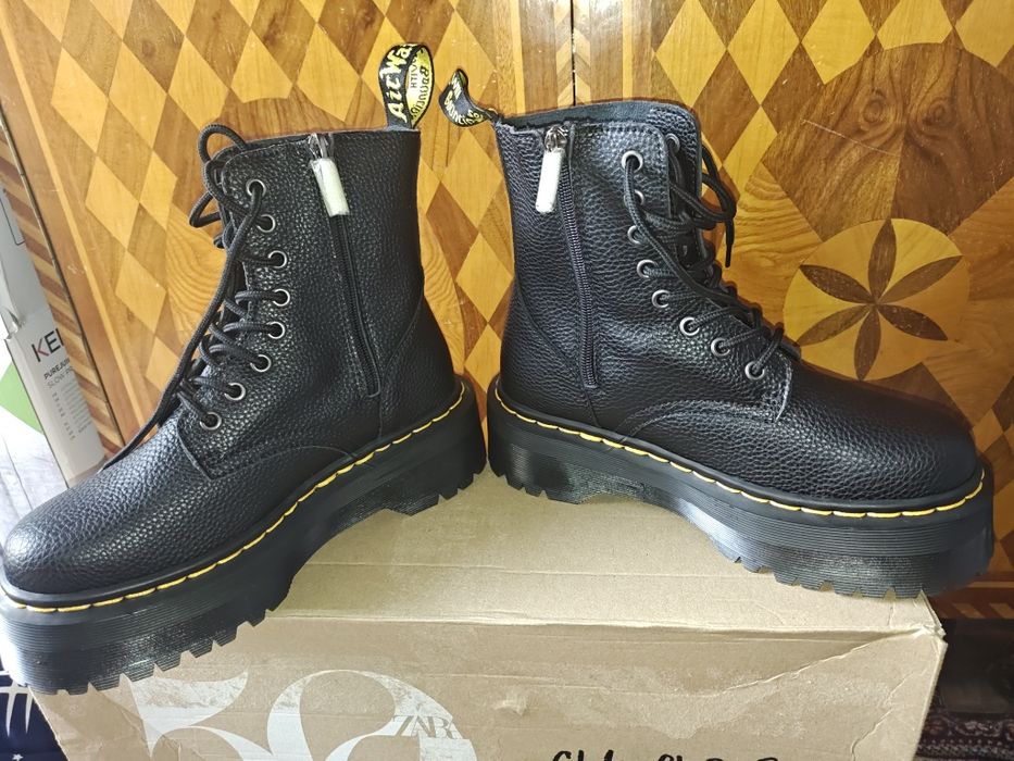 Wysokie Glany osmio dziurkowe nowe rozmiar 39