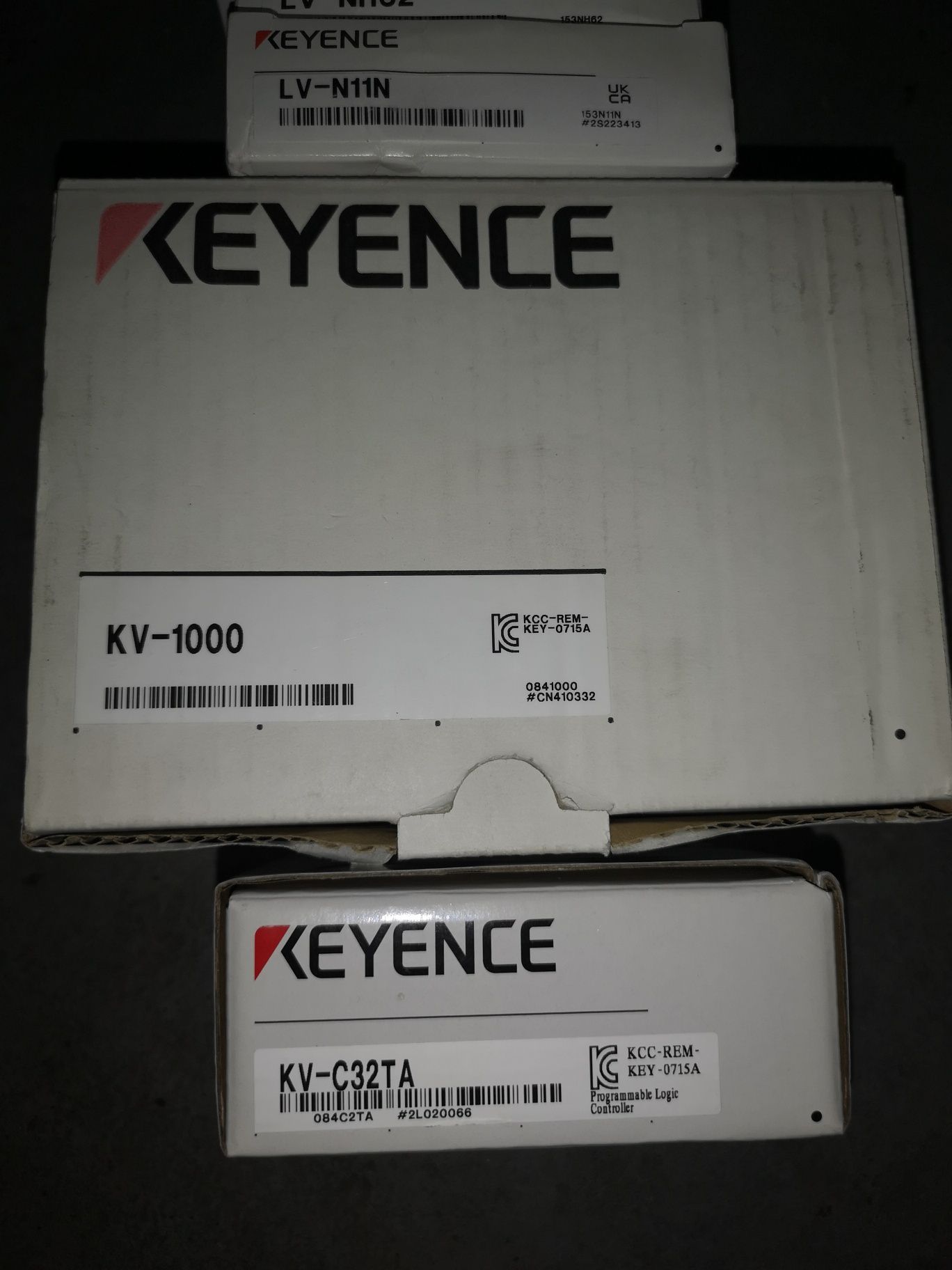 Moduły PLC Keyence KV-1000, KV-C32TA, LV-H11N, LV-NH62, LV-21A,VT2P1