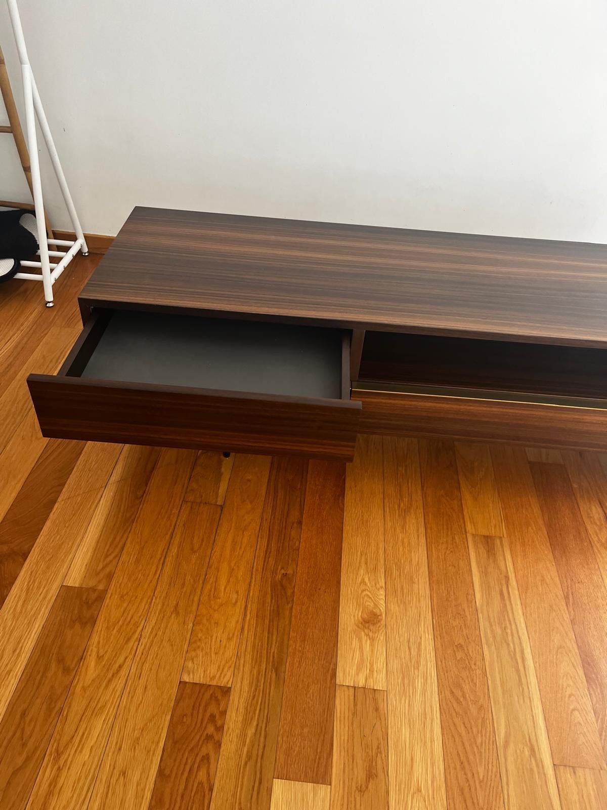 Móvel de TV Laskasas – Modelo Lagos | Minimalismo e Sofisticação